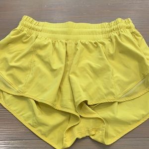 Lululemon. 2.5 hotty hot short. Yellow